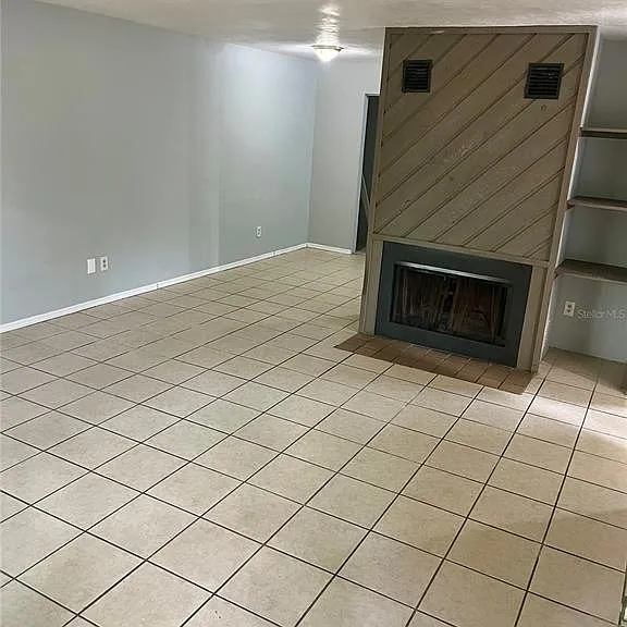 2321 SW 31st Pl #1 — Photo 3