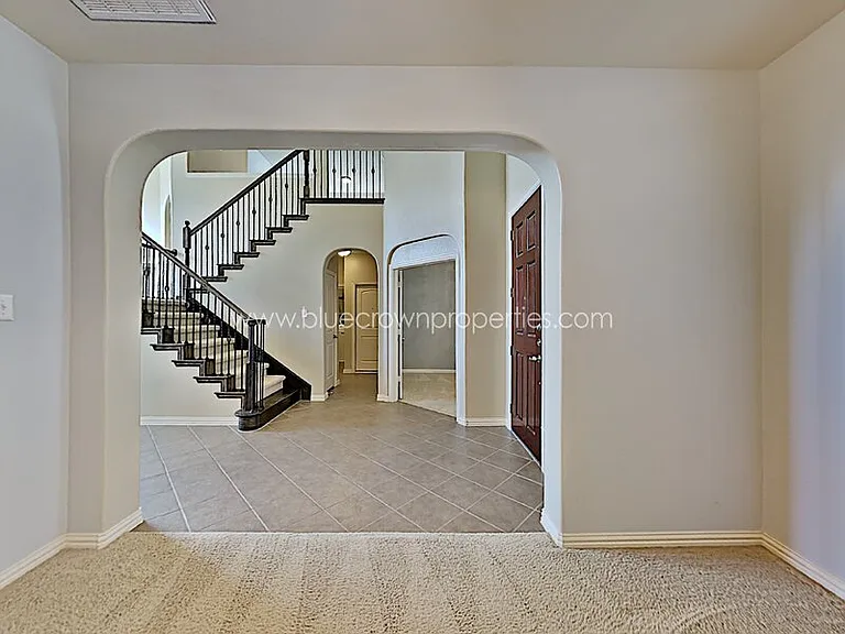 1917 Lawnview Dr — Photo 3