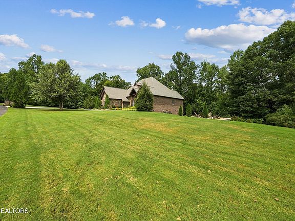 5th image of 9240 Arlington Ridge Way