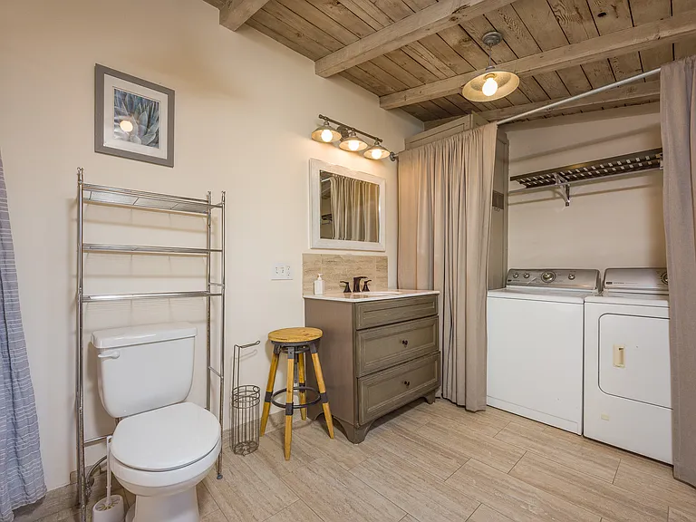 1533 E Lester St — Photo 14