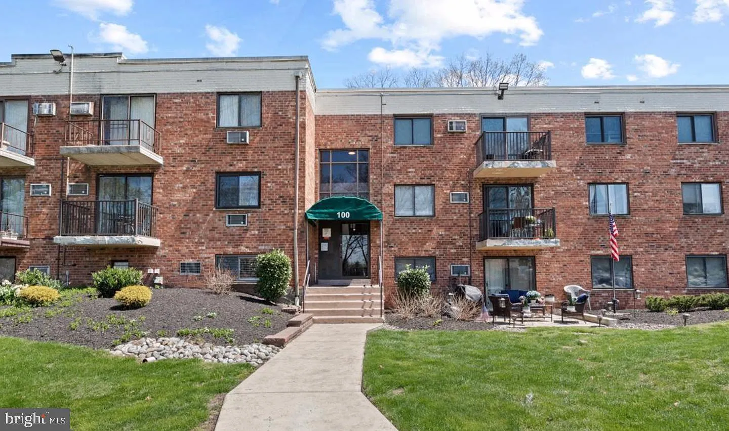 1575 W Street Rd APT 118 photo 1