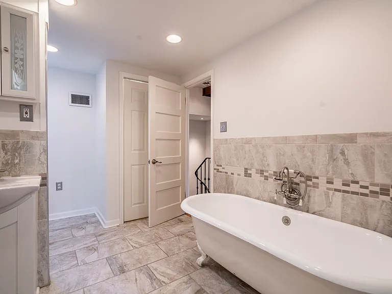 2228 Pine St — Photo 17