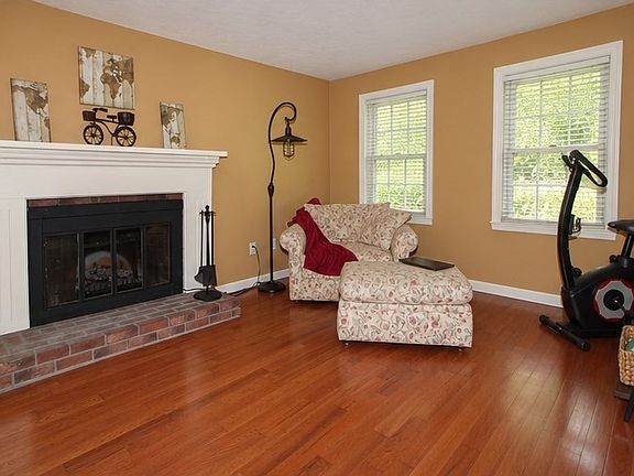 4th image of 32 Sibley Rd