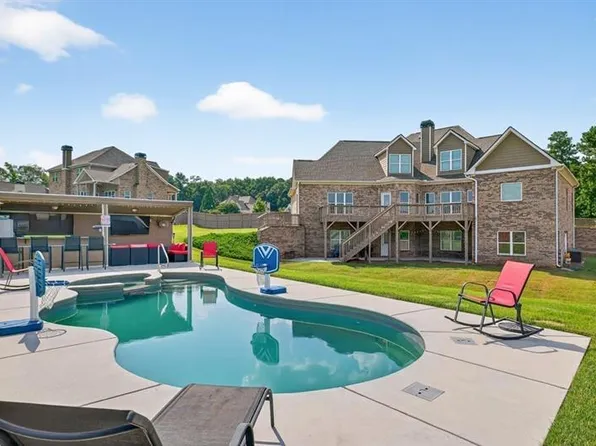 2112 Meadowood Cv, Monroe, GA 30655