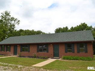 215 W Valley View Dr, Canton, IL 61520