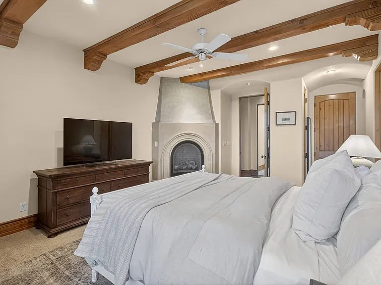 2375 Clubhouse Dr — Photo 63