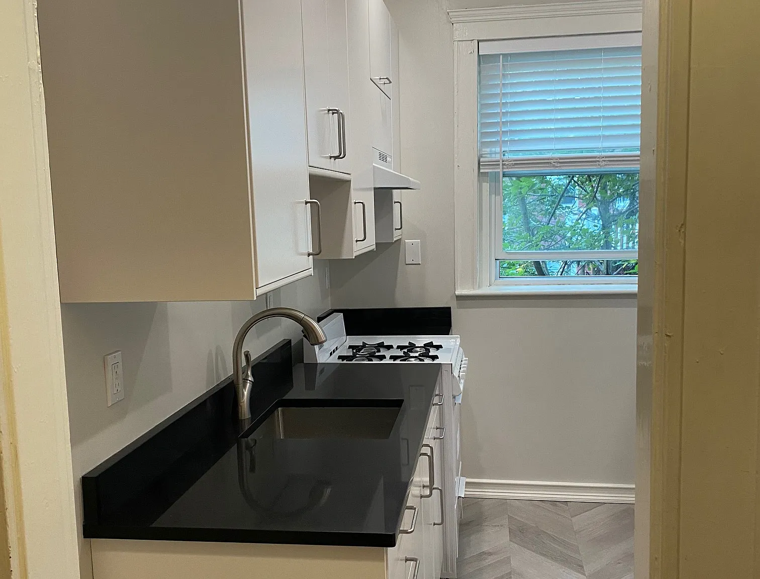 2 bed, 1000 sqft, $3,450 — Photo 4