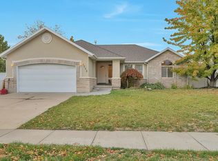 1094 W 400 S, Layton, UT 84041