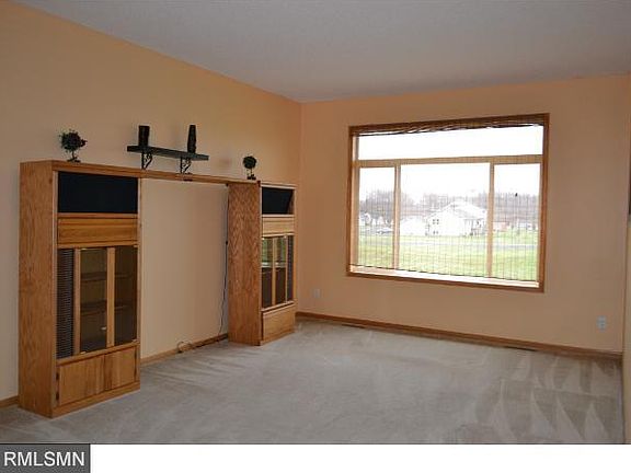 5th image of 215 Dogwood St NE