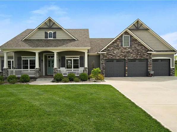 13515 Short Cir, Smithville, MO 64089