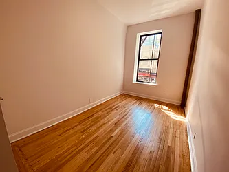 Rented by Metropolis Real Estate of Manhattan