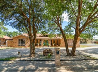 101 Cottonwood Ln, Levelland, TX 79336