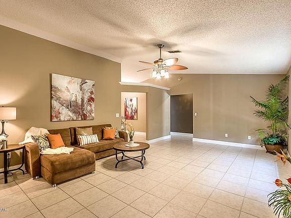 2nd image of 1513 Queen Palm Dr