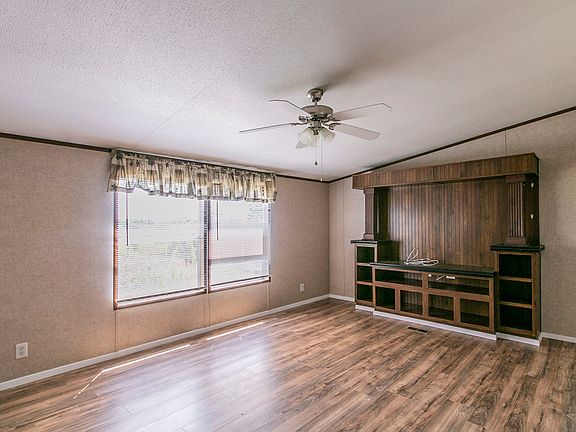 4th image of 219 Lakeside Dr