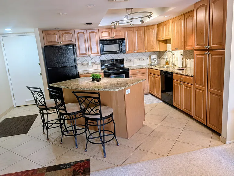 7920 E Camelback Rd #207 — Photo 4