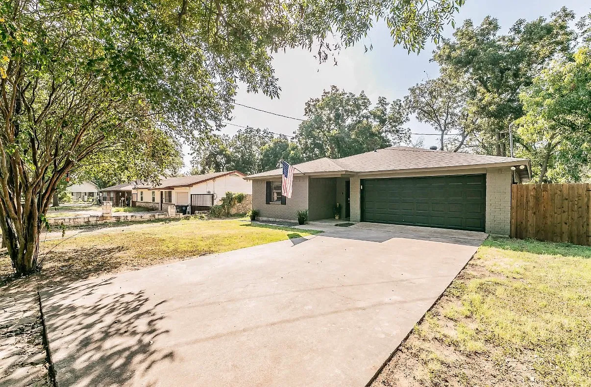 3 bed, 1300 sqft, $2,100 — Photo 4