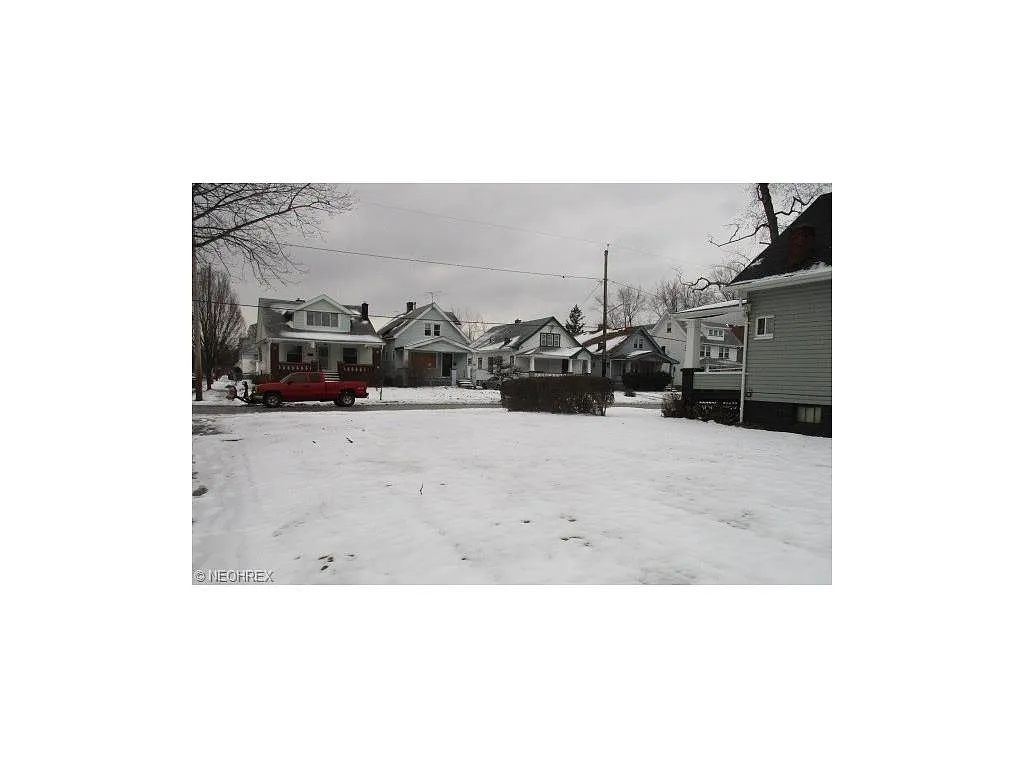 13802 Bartlett Ave photo 1