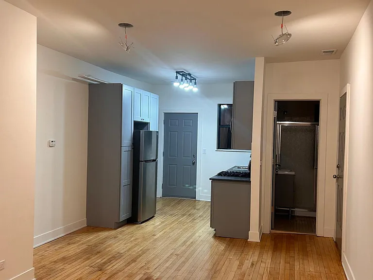 617 N Oakley Blvd #2 — Photo 8
