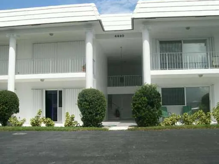 4440 N Ocean Blvd #C — Photo 3