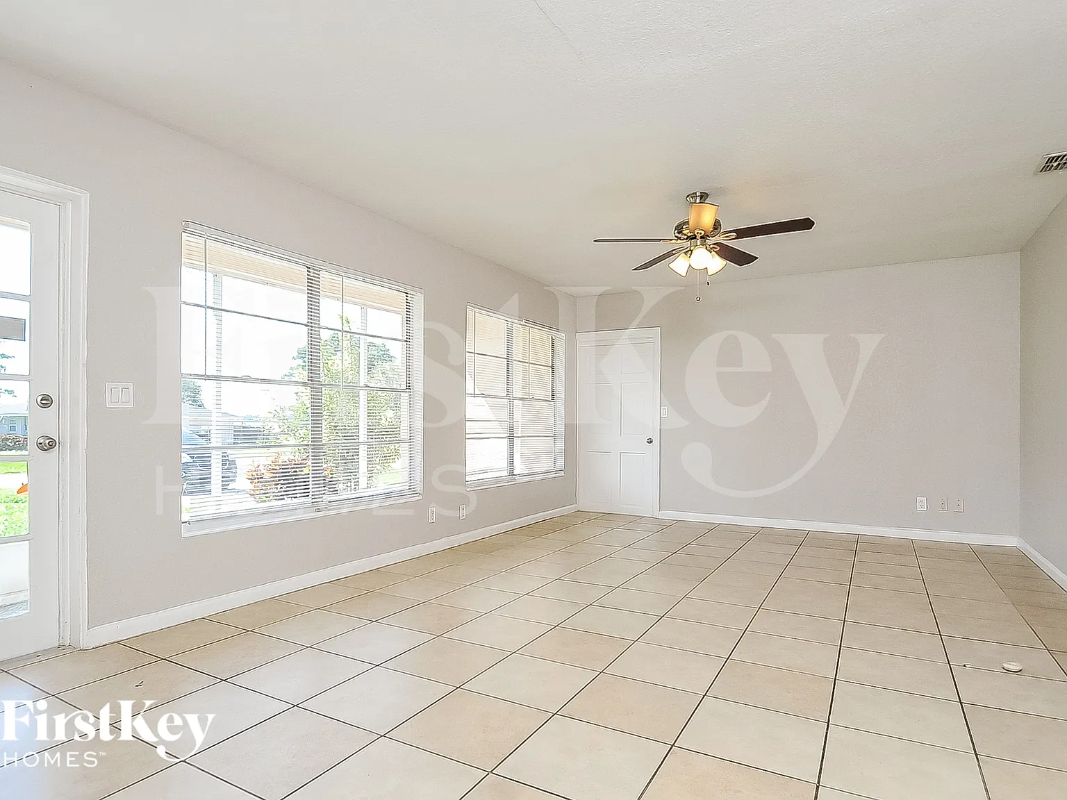 3 bed, 2.0 bath, 1324 sqft, $1,530 — Photo 3