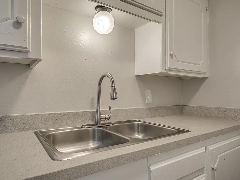 The Vue at Oak Creek — Photo 29