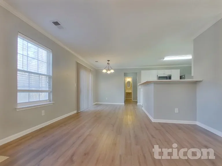 878 Crestworth Xing — Photo 3