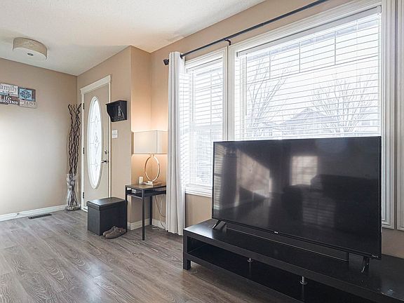 4th image of 26 Summerland Way