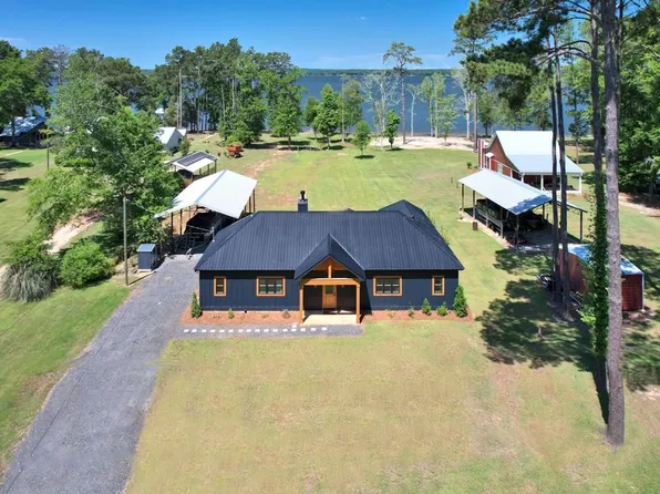 104 Lakeview Dr, Fort Gaines, GA 39851