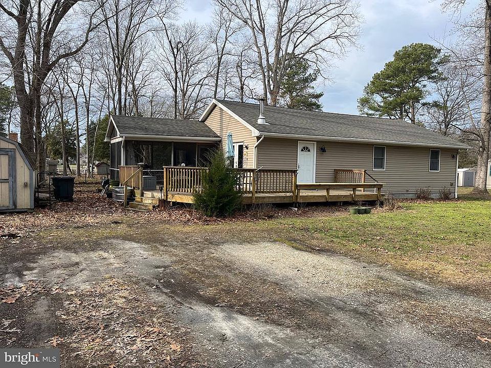 1st image of 22720 Pine Dr N