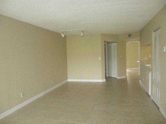 2nd image of 961 Coral Club Dr #961