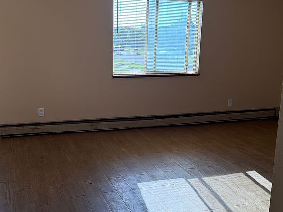 5th image of 467 Stratford Way APT 3