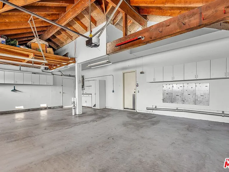 7513 W 83rd St — Photo 39