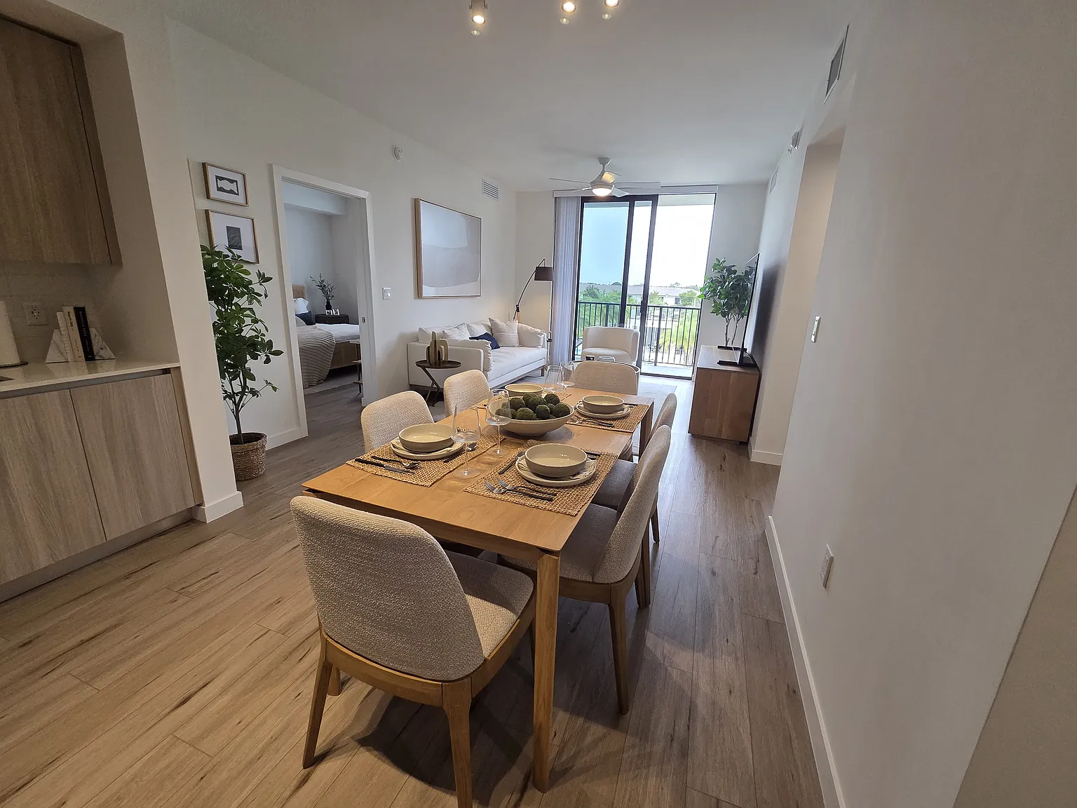 2 bed, 981 sqft, $2,539 — Photo 1