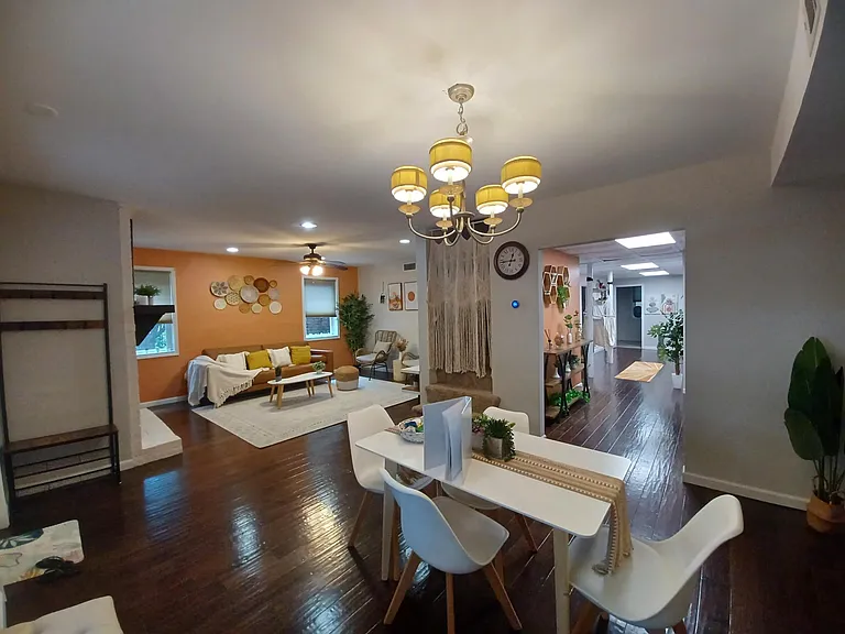 1645 Loring Dr NW — Photo 7