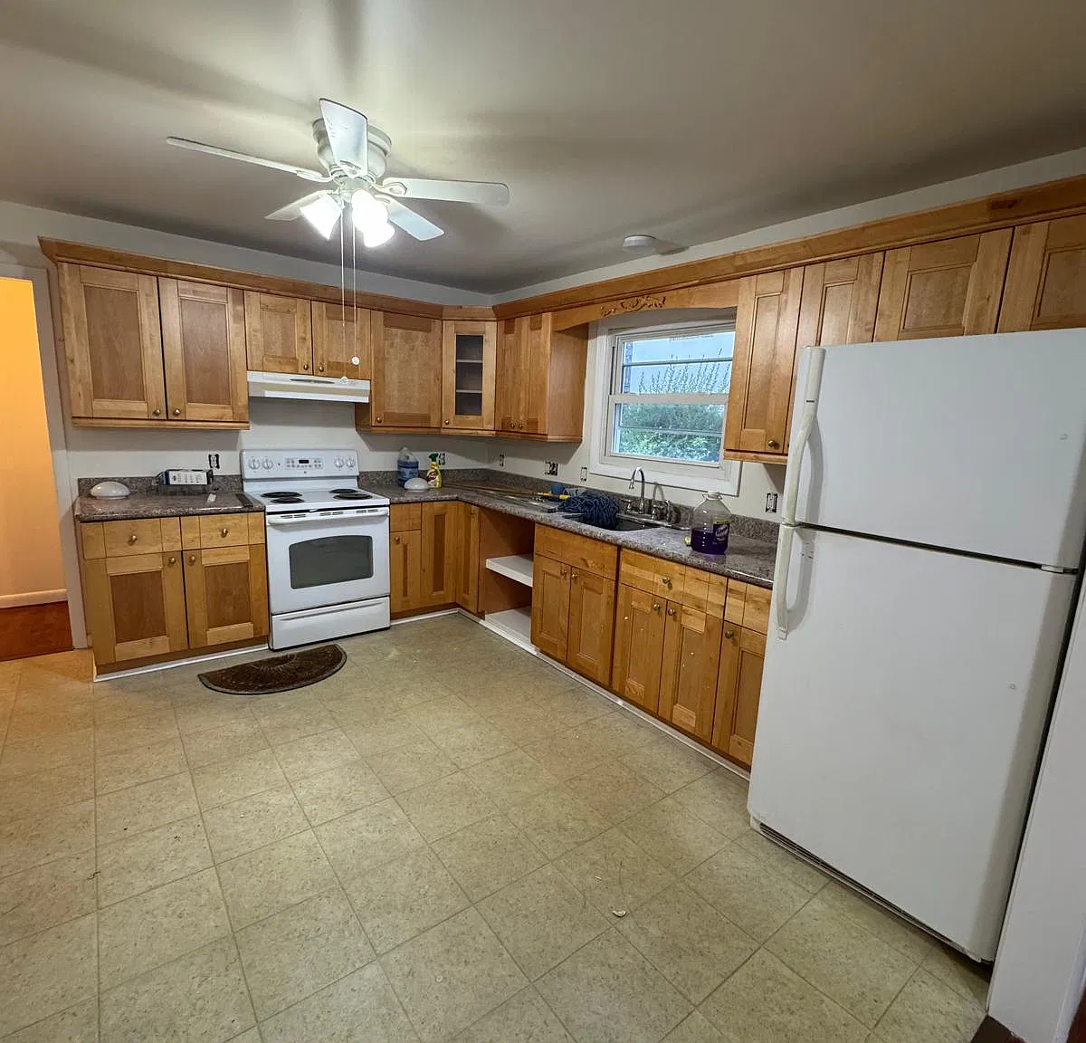 3 bed, $2,000 — Photo 2