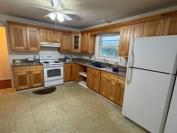 2nd image of 152 Jackson Ave #1