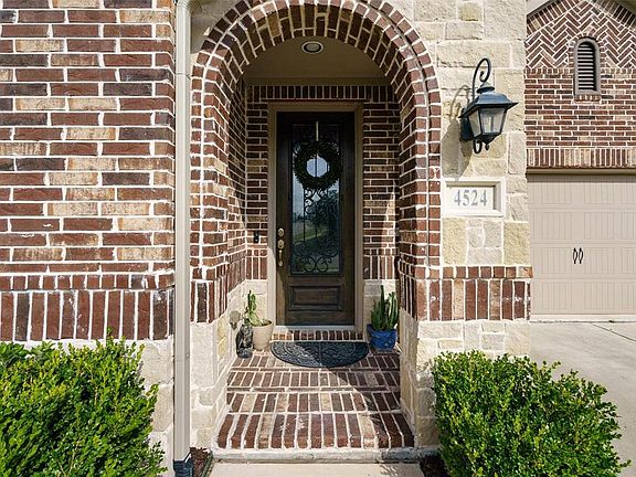 2nd image of 4524 Avenida Ln