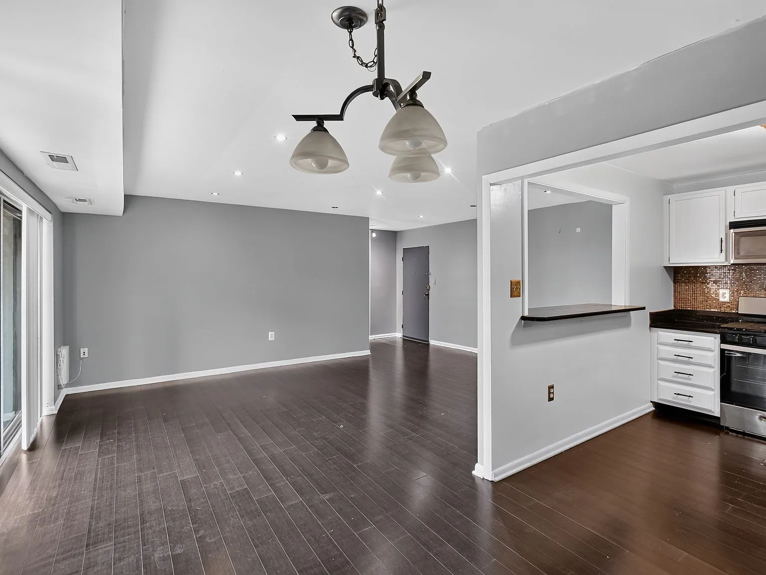 1 bed, 732 sqft, $1,900 — Photo 3