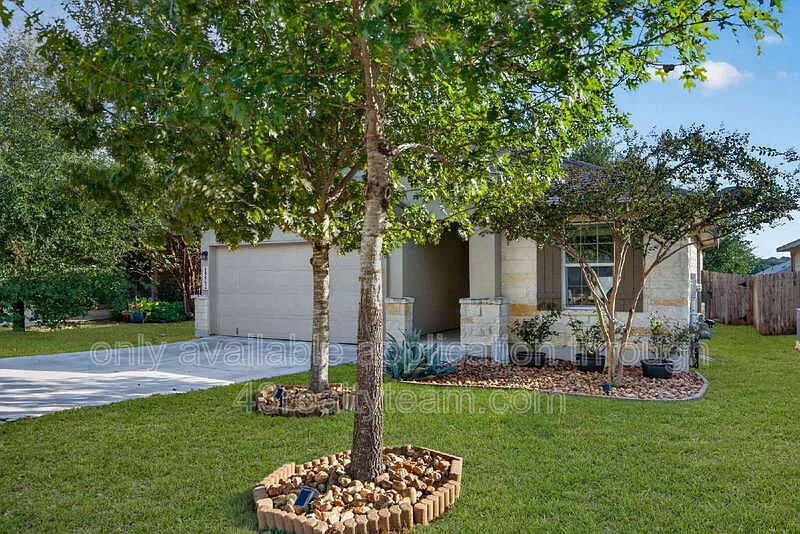 3 bed, 2.0 bath, 1436 sqft, $1,745 — Photo 4