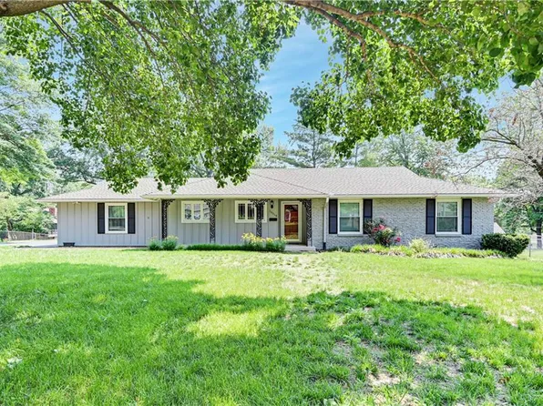 10319 Manor Rd, Leawood, KS 66206