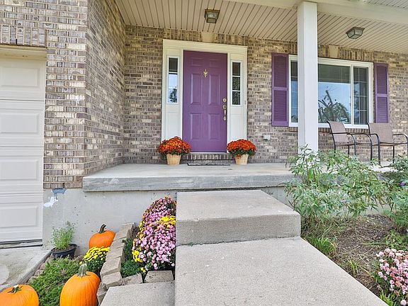 2nd image of 3059 Danbury Dr