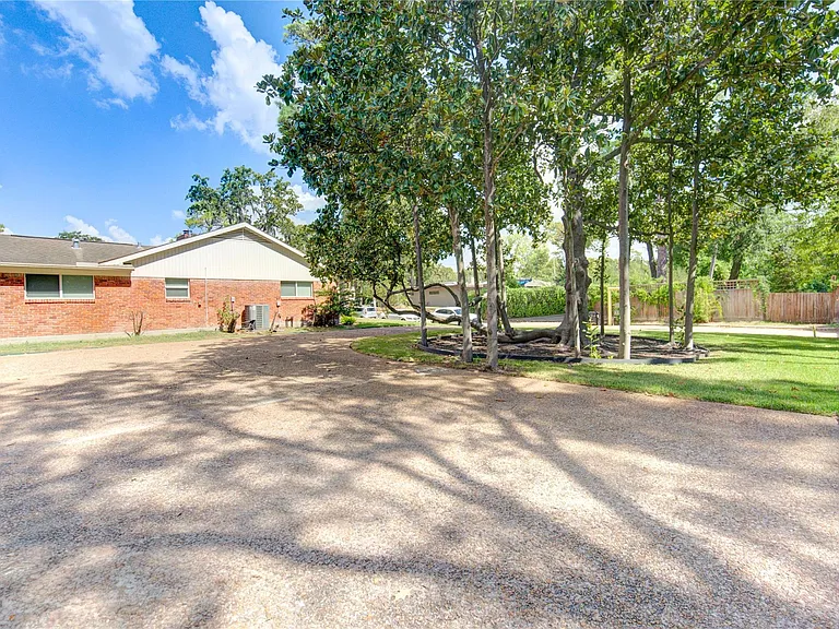 303 Isolde Dr — Photo 29