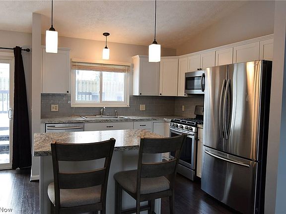 5th image of 288 E Parkway Dr
