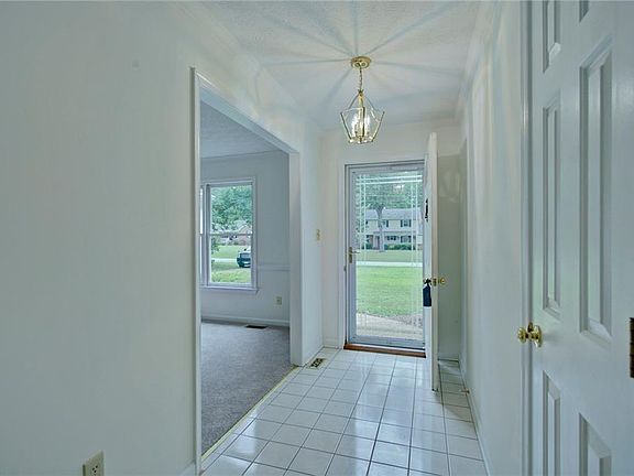 3rd image of 203 Harwood Dr