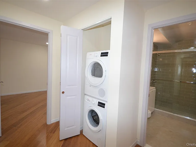 55 S Middle Neck Rd #4C — Photo 9