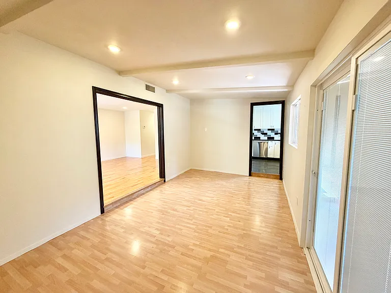 3774 La Crescenta Ave — Photo 10