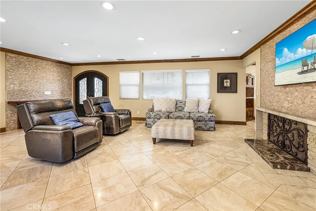Building Photo - 401 Holmwood Dr