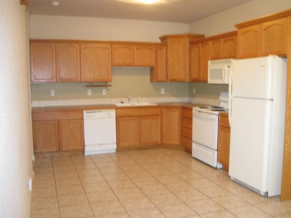 Eat-in kitchen