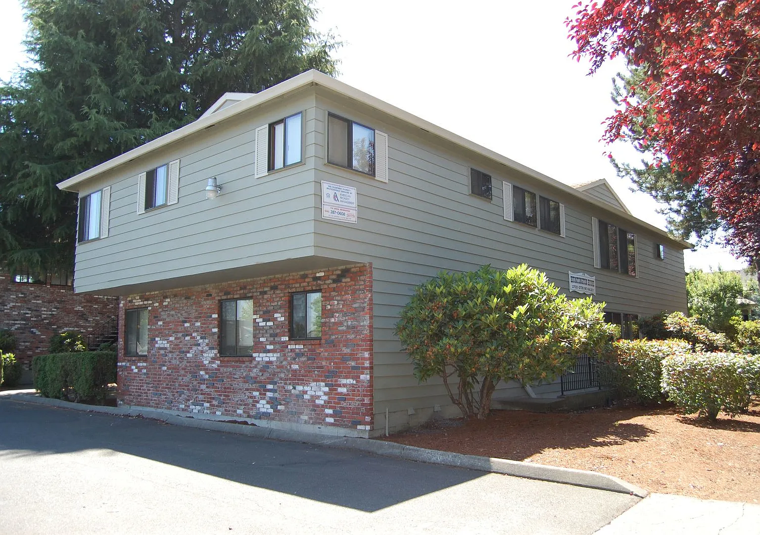 Huntington House — Photo 2