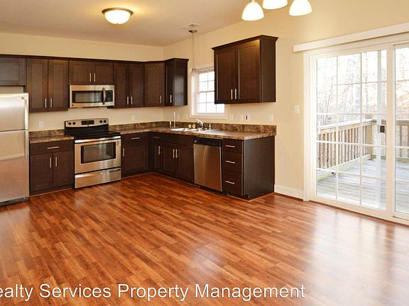 4th image of 2009 Lakeside Dr Unit 210